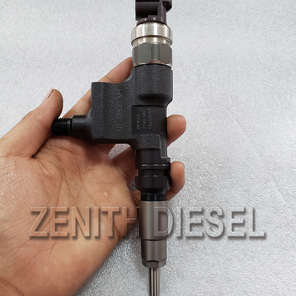 Fuel injector common rail fuel injector 095000-2740