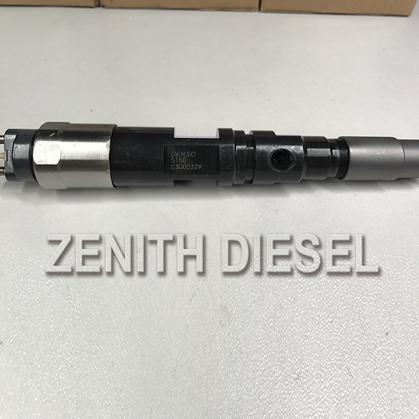 Fuel injector common rail fuel injector 095000-5010