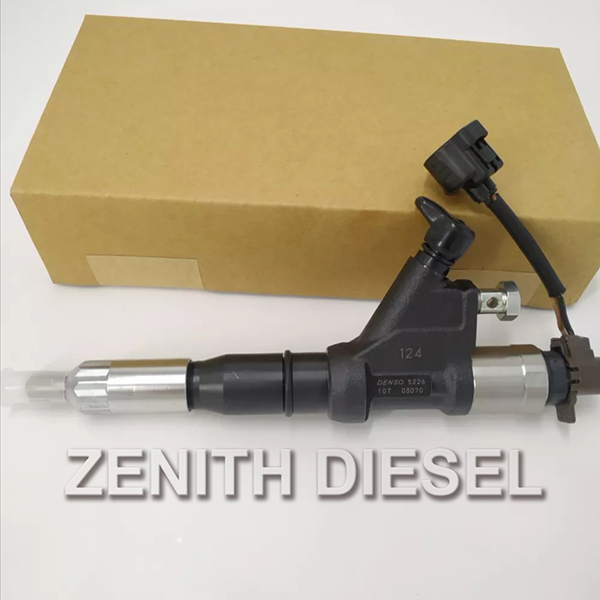 Fuel injector common rail fuel injector 095000-5226