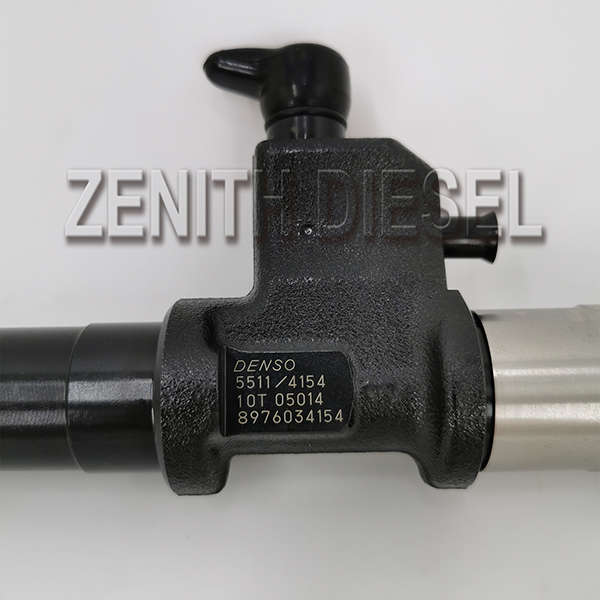 Fuel injector common rail fuel injector 095000-5516