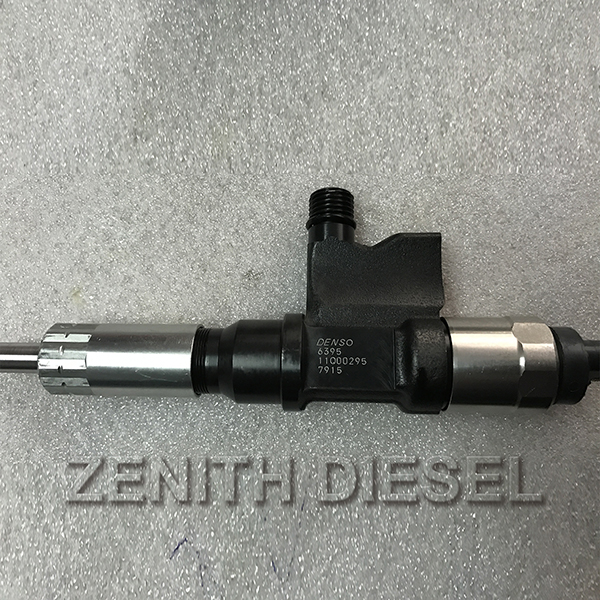 Fuel injector common rail fuel injector 095000-6395